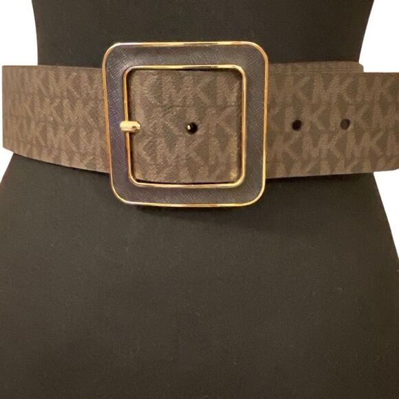 Michael Kors Women’s Wide Belt with Gold Toned Harware - Picture 2 of 10